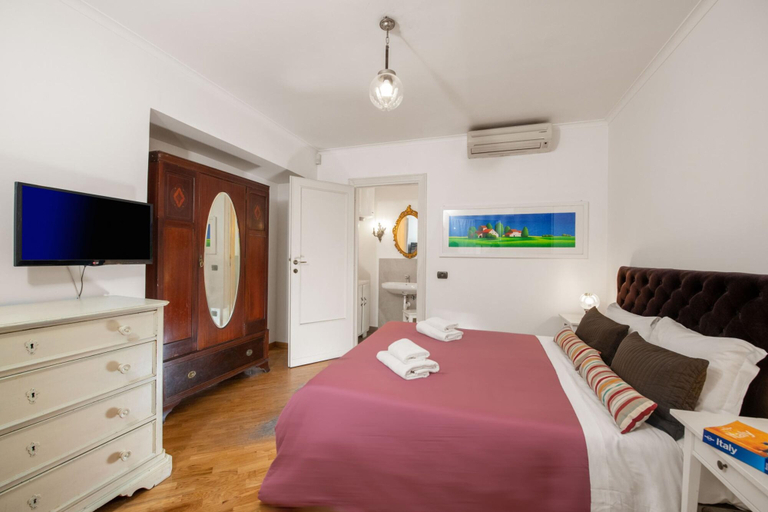Bedroom 2, Corso Vittorio - Campo de Fiori, Rome