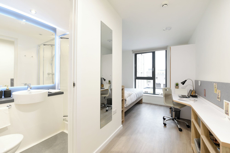 Bathroom 3, For Students Only Bright Ensuite at St Mungo's in Glasgow, Glasgow