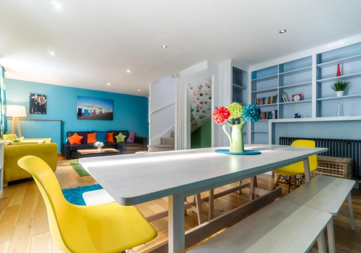 Room 2, Pebble Mews House - Sleeps 6 to 8 Guests, Brighton and Hove