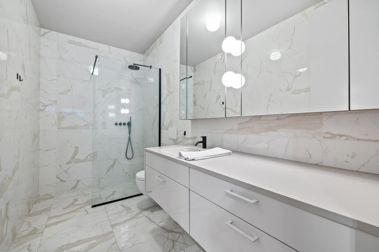 Bathroom 3, Unbeatable Central Location - Reykjaviks Most Exclusive Luxury Apartments, Reykjavík