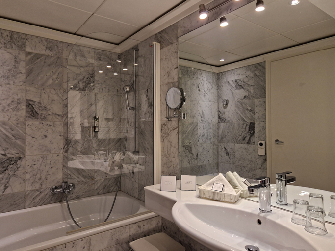 Bathroom 4, Athmos Hotel, La Chaux-de-Fonds