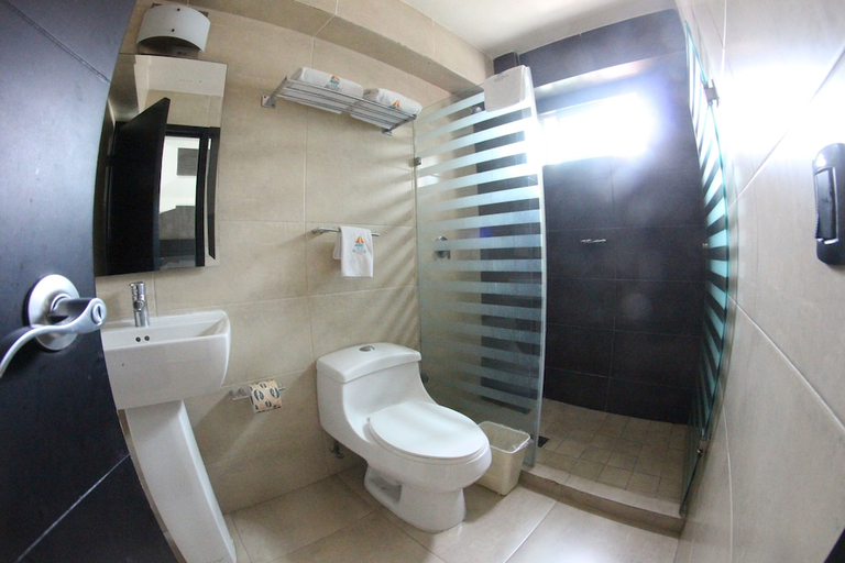 Bathroom 4, Hotel Portonovo Plaza Malecón, Puerto Vallarta