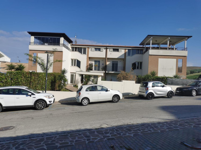 Exterior view 4, Homiday - Appartamenti Tamerici, Teramo