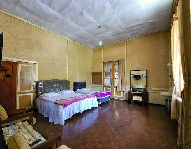 Bedroom 2, NEW CATIMOR HERITAGE 1894 Hotel & Resto By Celcius, Bondowoso