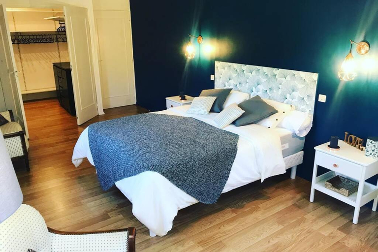 Bedroom 3, Villa de charme parc fleuri, arbore et piscine a BIARRITZ, Pyrénées-Atlantiques