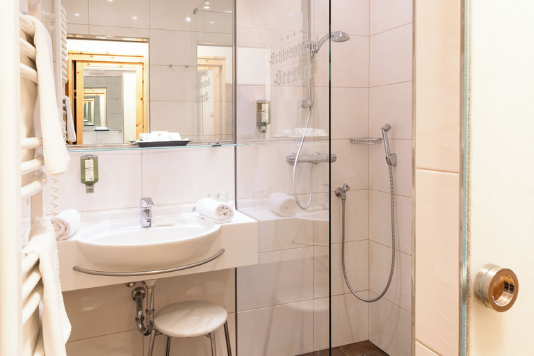 Bathroom 5, Schlosshotel Seewirt, Murau