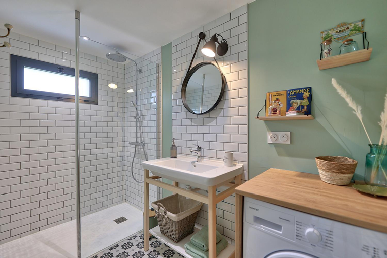 Bathroom, Maisonnette avec terrasse et parking - Madeleine, il etait une fois, Loire-Atlantique