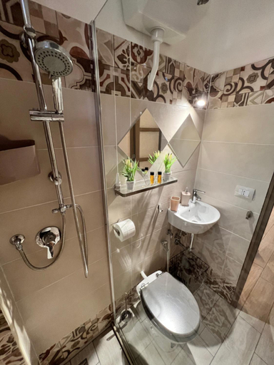 Bathroom 3, Zinbi’s House, Catania