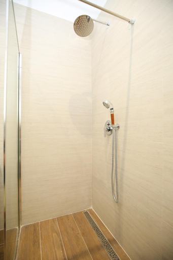 Bathroom 5, Hotel Amantia, Vlorës