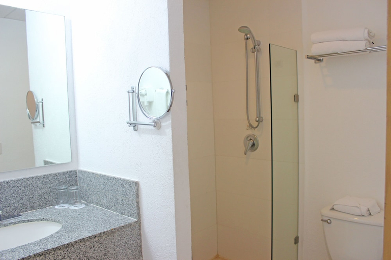 Bathroom 5, Hotel Monterrey Macroplaza, Monterrey