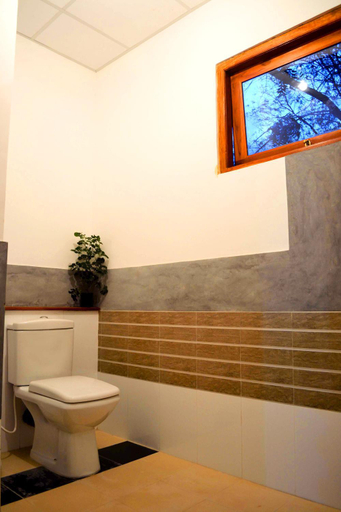 Bathroom 5, Pelican View Cottages, Katharagama