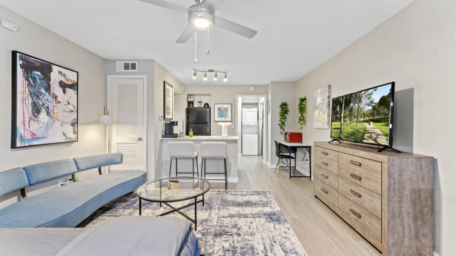 Interior 2, Quaint Studio Close to Downtown and Domain, Travis