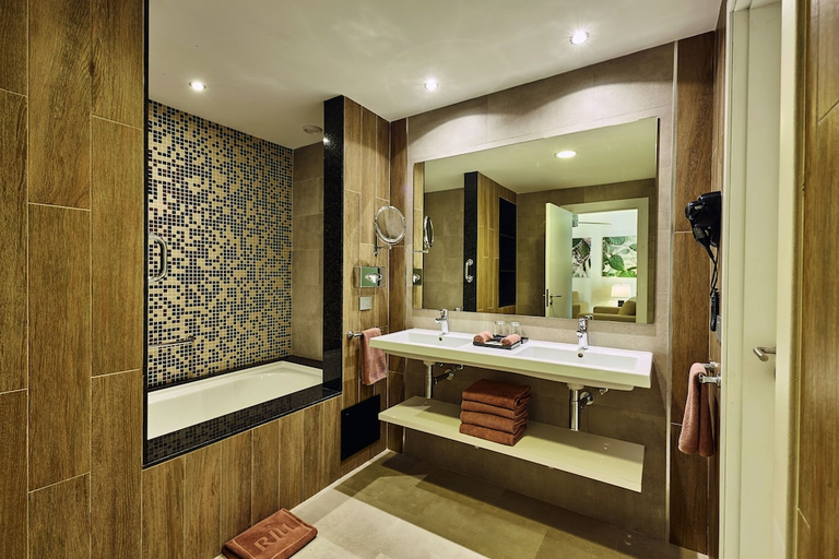 Bathroom 4, Hotel RIU Tequila All Inclusive, Cozumel