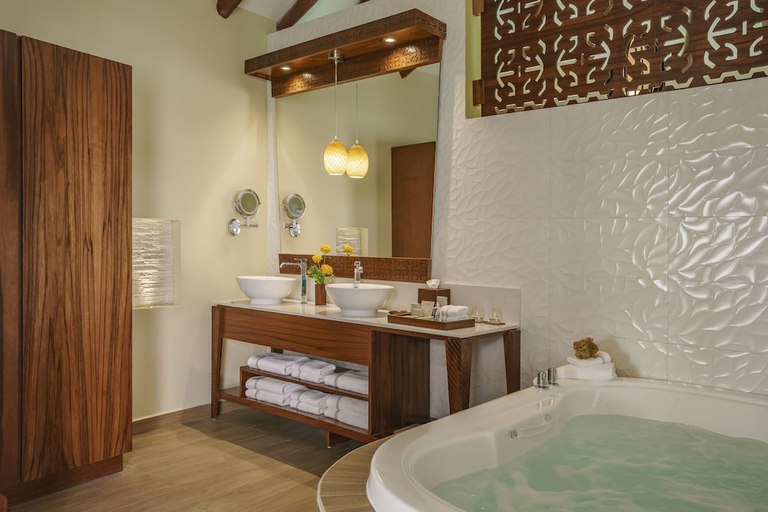 Bathroom 4, Palafitos Overwater Bungalows, All & More Inclusive - Adults Only - All inclusive, Cozumel