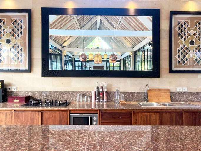 Food & Drinks 5, villa LA PLAYA, Badung