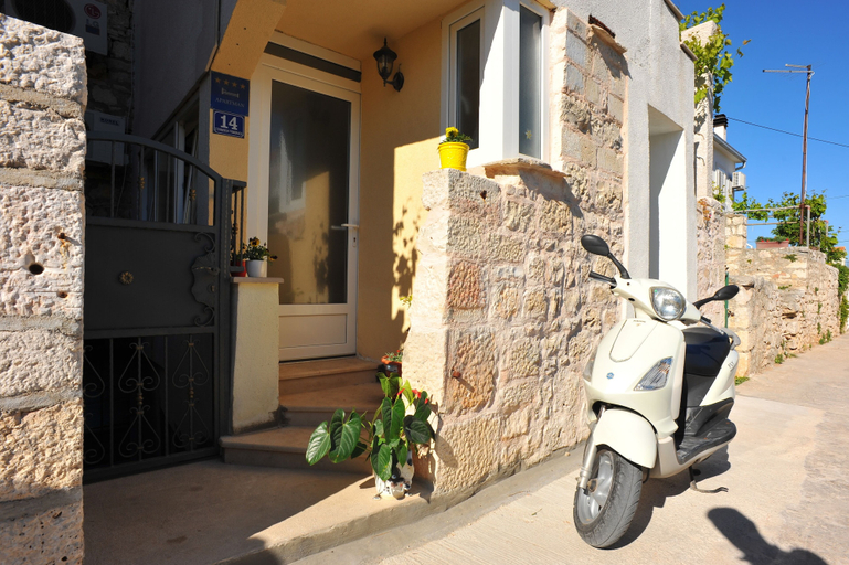Exterior & Views 2, Apartments Tino, Sutivan