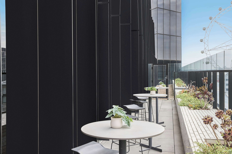 Exterior & Views 21