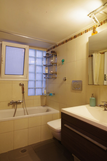 Bathroom 5, Violeta s Seaview Apartment in Piraeus, Attica