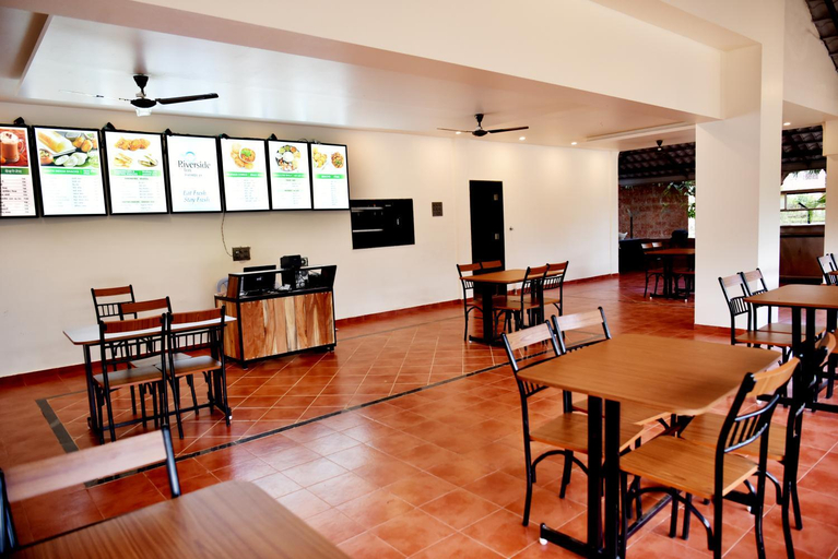 Food & Drinks 5, Riverside Inn, Satara