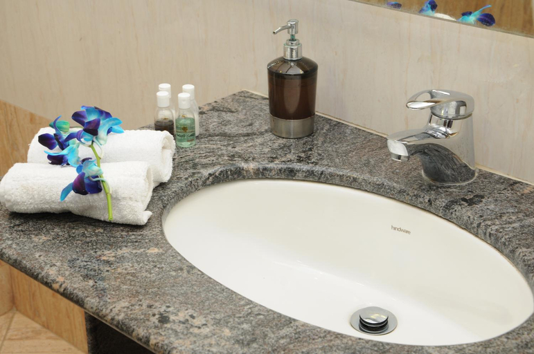 Bathroom 4, Maple Suites, Bangalore