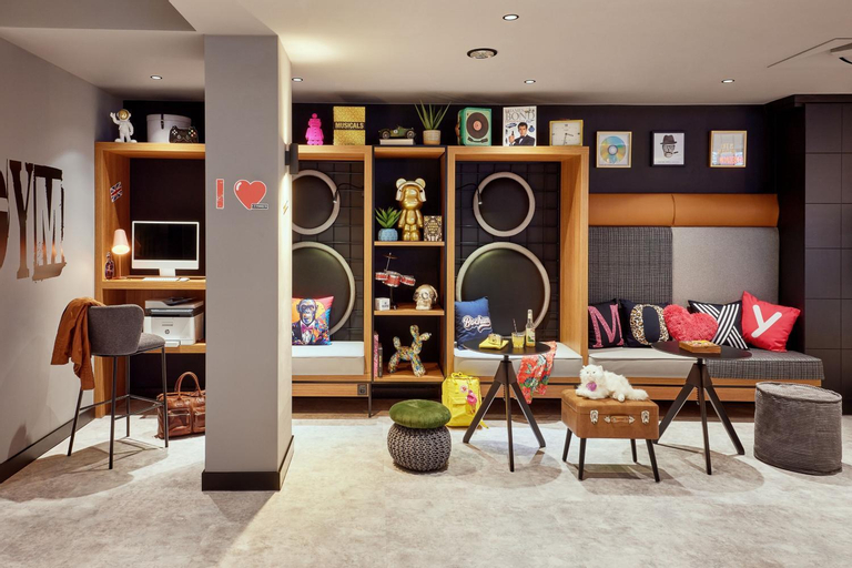 Others 4, Moxy Bochum, Bochum