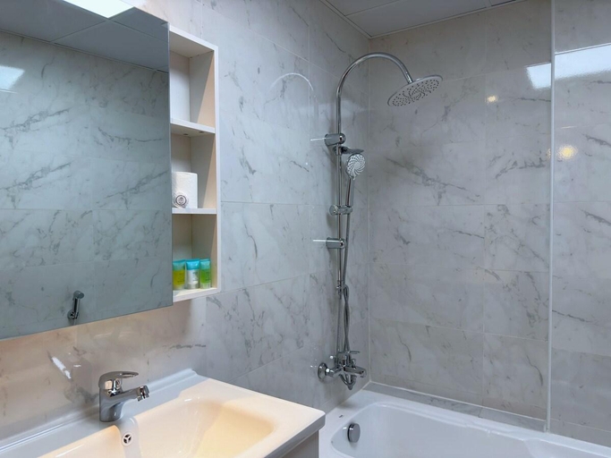 Bathroom 3, DreamLike Full Pool & Marina View, Dubai
