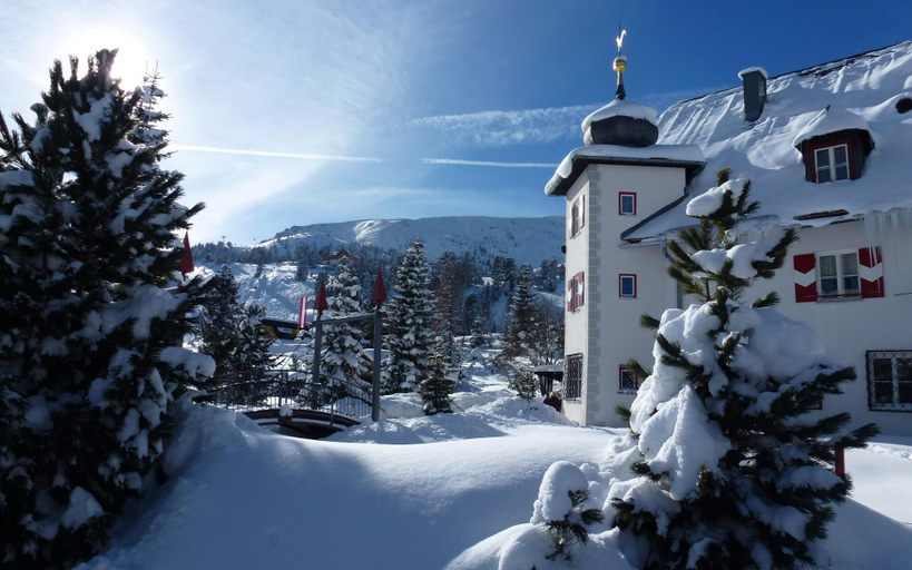 Exterior & Views, Schlosshotel Seewirt, Murau