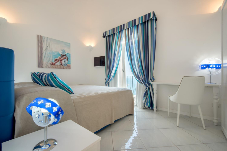 Others 4, Villa Tesoro, Salerno