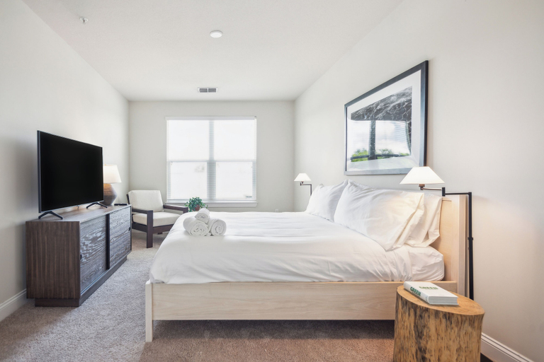 Bedroom 2, Century Millenia, Orange