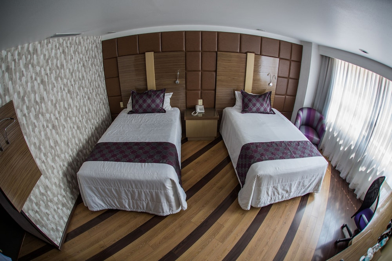 Bedroom 2, Grand Prix, Mexico City