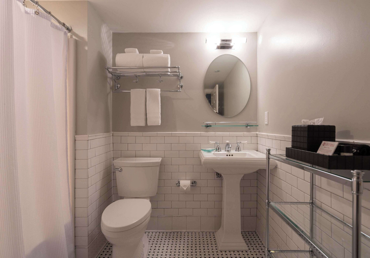 Bathroom 4, The Kendall Hotel at the Engine 7 Firehouse, Cambridge