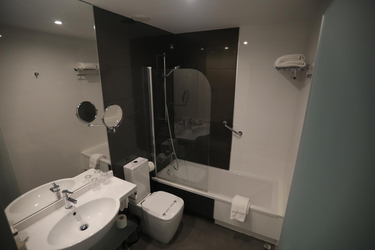 Bathroom 5, Hotel Spa Atlantico San Vicente do Mar, Pontevedra