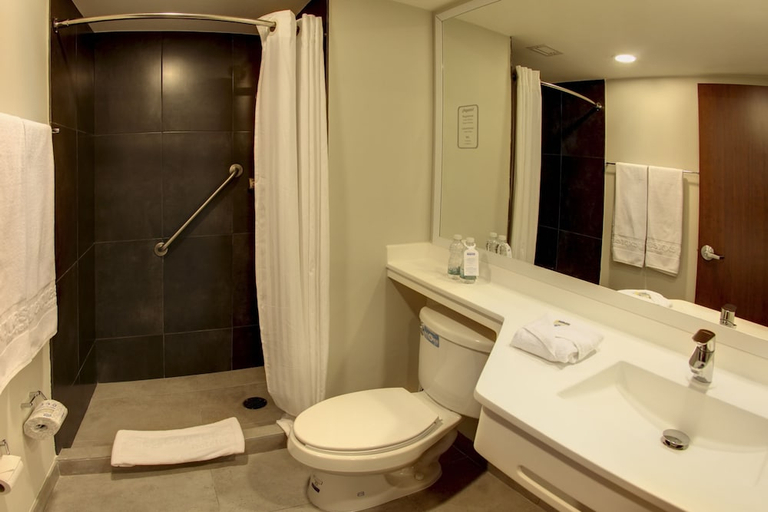 Bathroom 3, City Express by Marriott Ciudad De Mexico La Raza, Mexico City