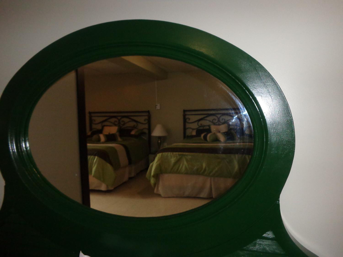 Others 3, Happy Motel, Madawaska