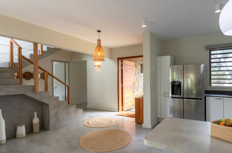 5, VILLA CHAMAREL, Black River