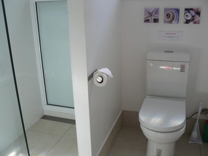 Bathroom, Sea Shanties, Redland Bal