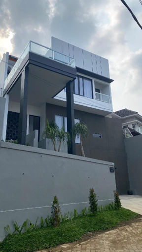 Others 5, Eben Haezer Villas, Malang