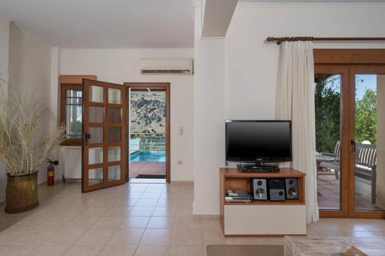 Room 5, Villa Dafni Panoramic Lake View, Crete