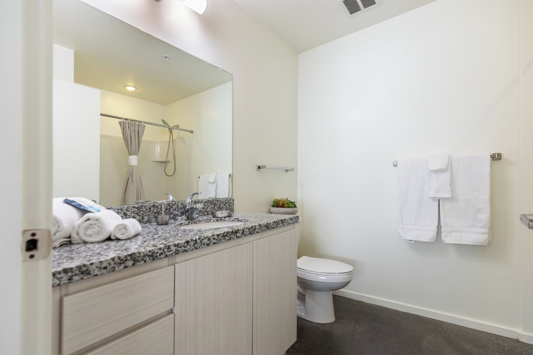 Bathroom 3, Roosevelt Point, Maricopa