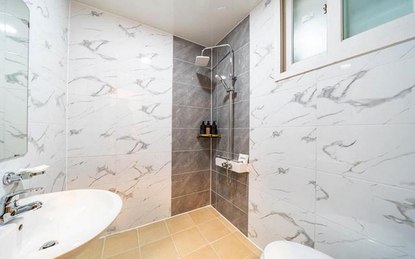Bathroom 5, Chungju Gana Inn, Chungju