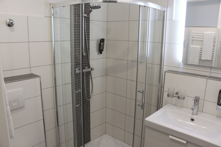 Bathroom 5, REGIOHOTEL Schanzenhaus Wernigerode, Harz
