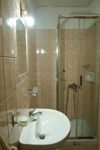 Room 5, Paradeisos Flatlet With Garden View, Thessaly