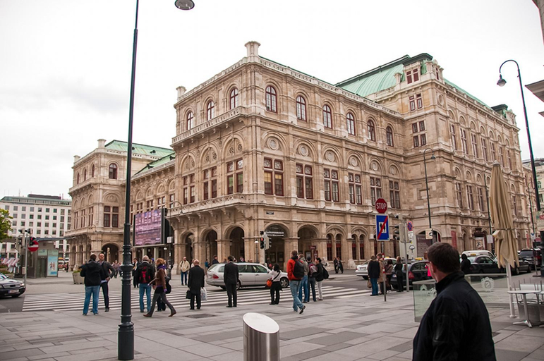 Others 2, OPERA Am Operneck SELF CHECK IN I AC in all rooms, Wien