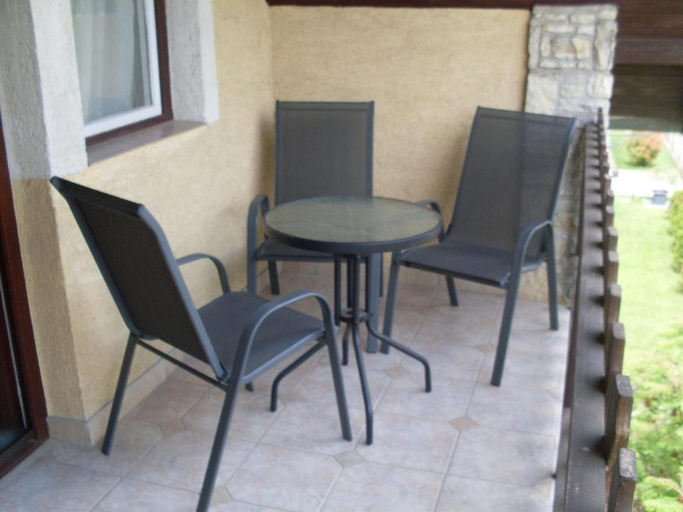 Others 4, SZIESZTA APARTMAN, Gárdony