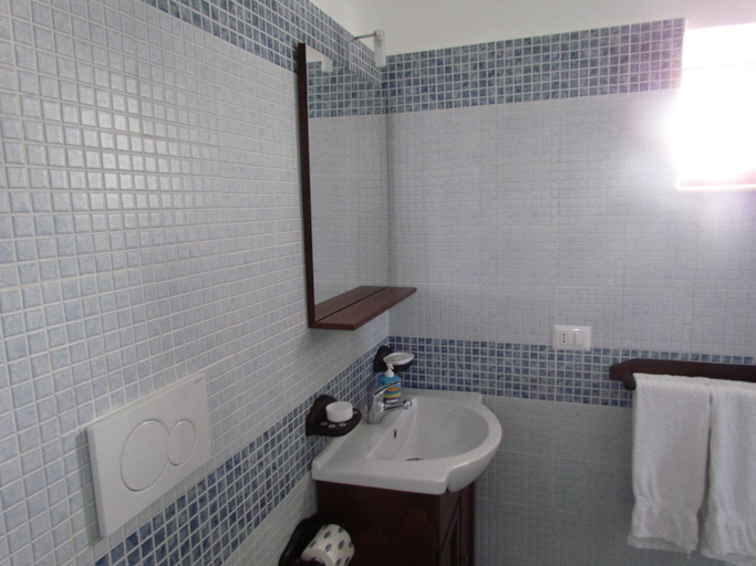 Bathroom 2, B&B Il Cappero, Messina