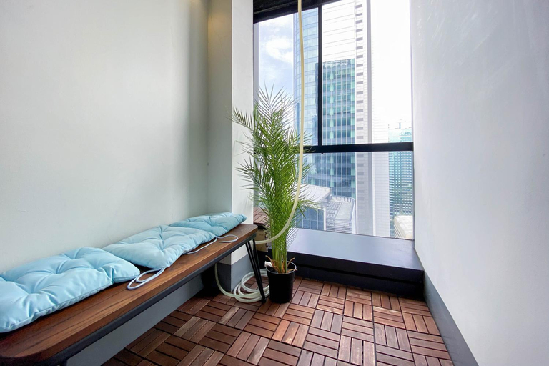 Exterior & Views 12