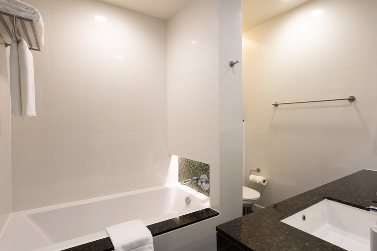 Bathroom 28