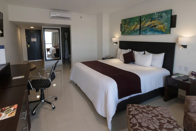 Bedroom 2, Mision Torreon, Torreón