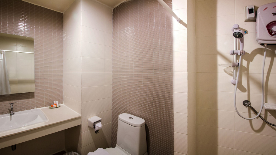 Bathroom 5, B2 Premier Hotel & Resort, Muang Chiang Mai