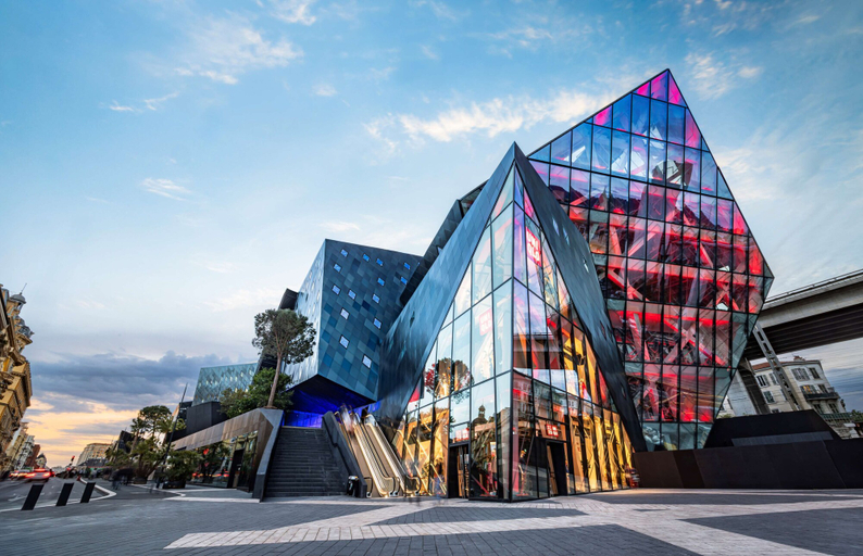 Exterior & Views
